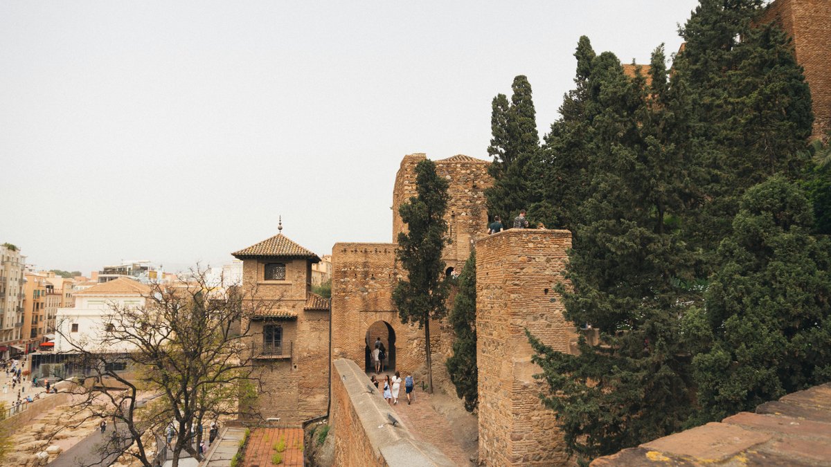 Vista dell'Alcazaba di Badajoz con la Torre di Espantaperros sullo sfondo
