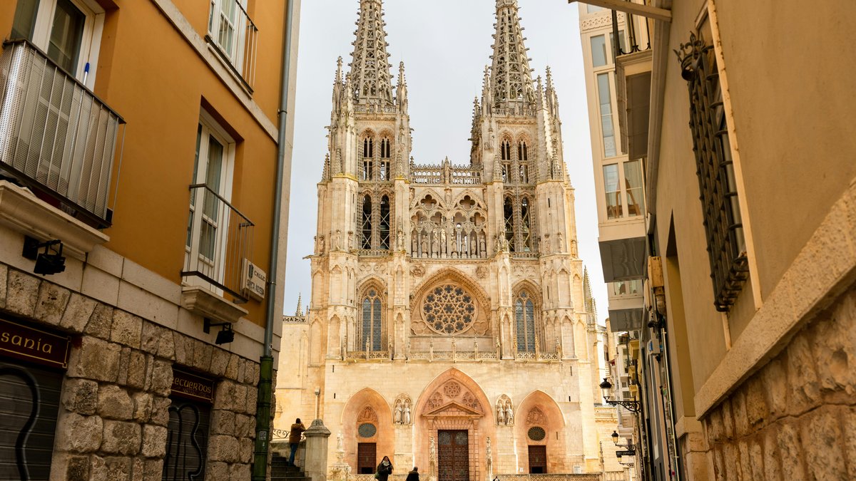 Cattedrale gotica di Burgos con le sue guglie in Castiglia e León