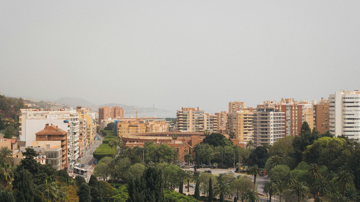 Vista del centro storico di Malaga con la cattedrale e i quartieri dove dormire