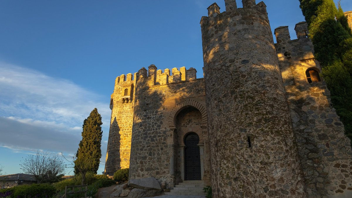 Parador di Spagna in un castello medievale affacciato sul paesaggio