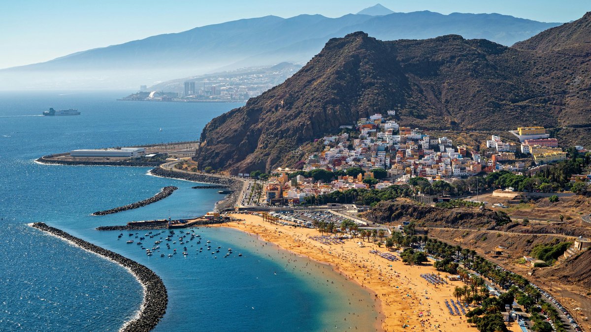 Panorama sul lungomare di Santa Cruz de Tenerife con l'Auditorio di Calatrava sullo sfondo