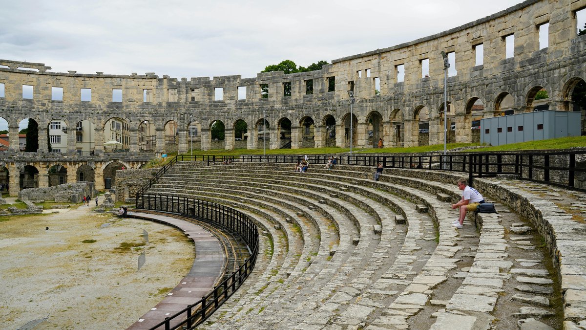 Vista dell'anfiteatro romano di Tarragona affacciato sul mare Mediterraneo